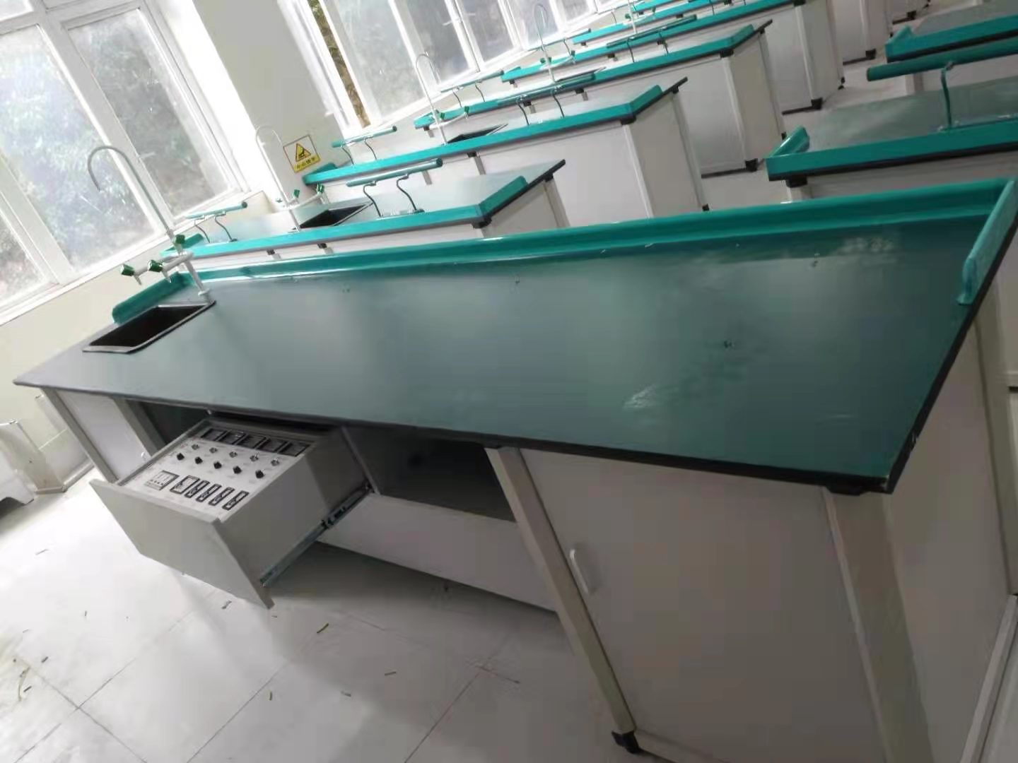 教師演示臺準備臺