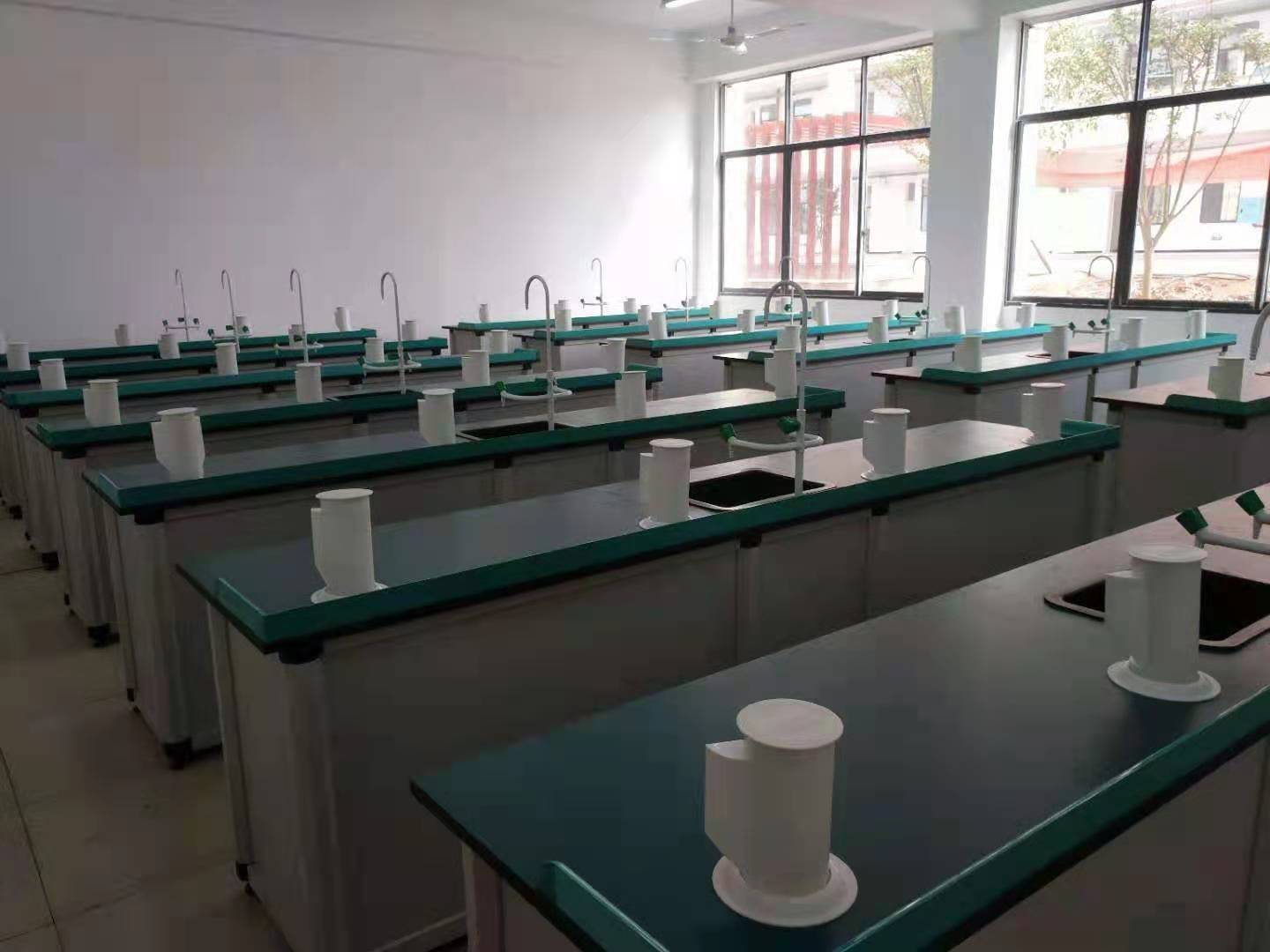 初高中理化生普通實(shí)驗(yàn)室